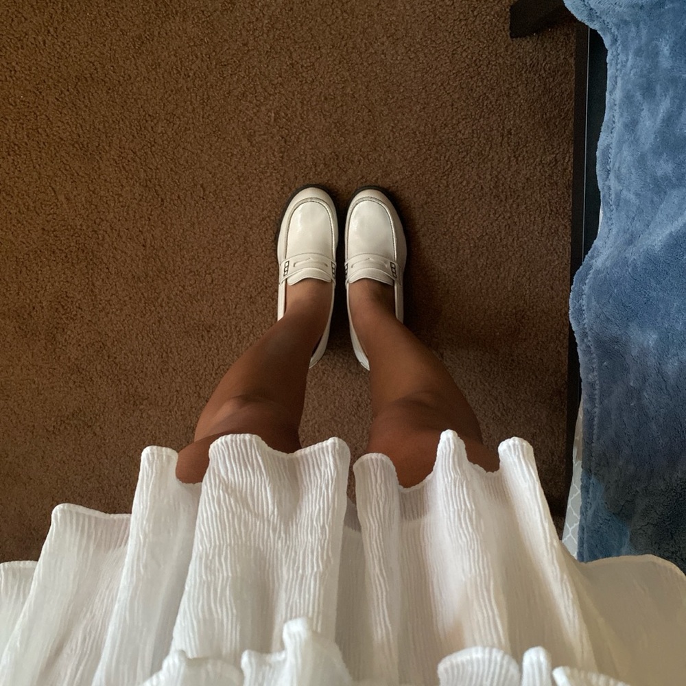 Women’s white heels size 9